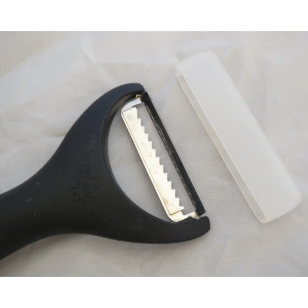 Pampered Chef Julienne‎ Peeler #1073 with Blade Guard